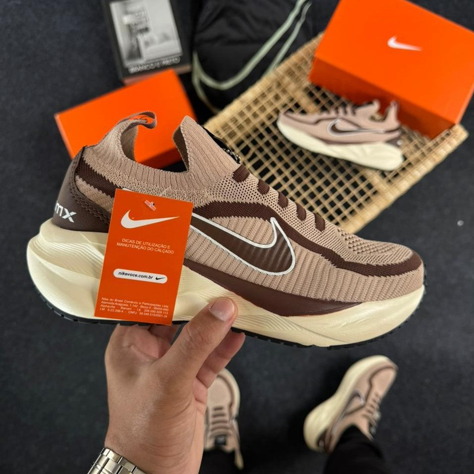Tênis Nike ZoomX Meia Knit – Bege/Marrom 🤎✨🏃♂️