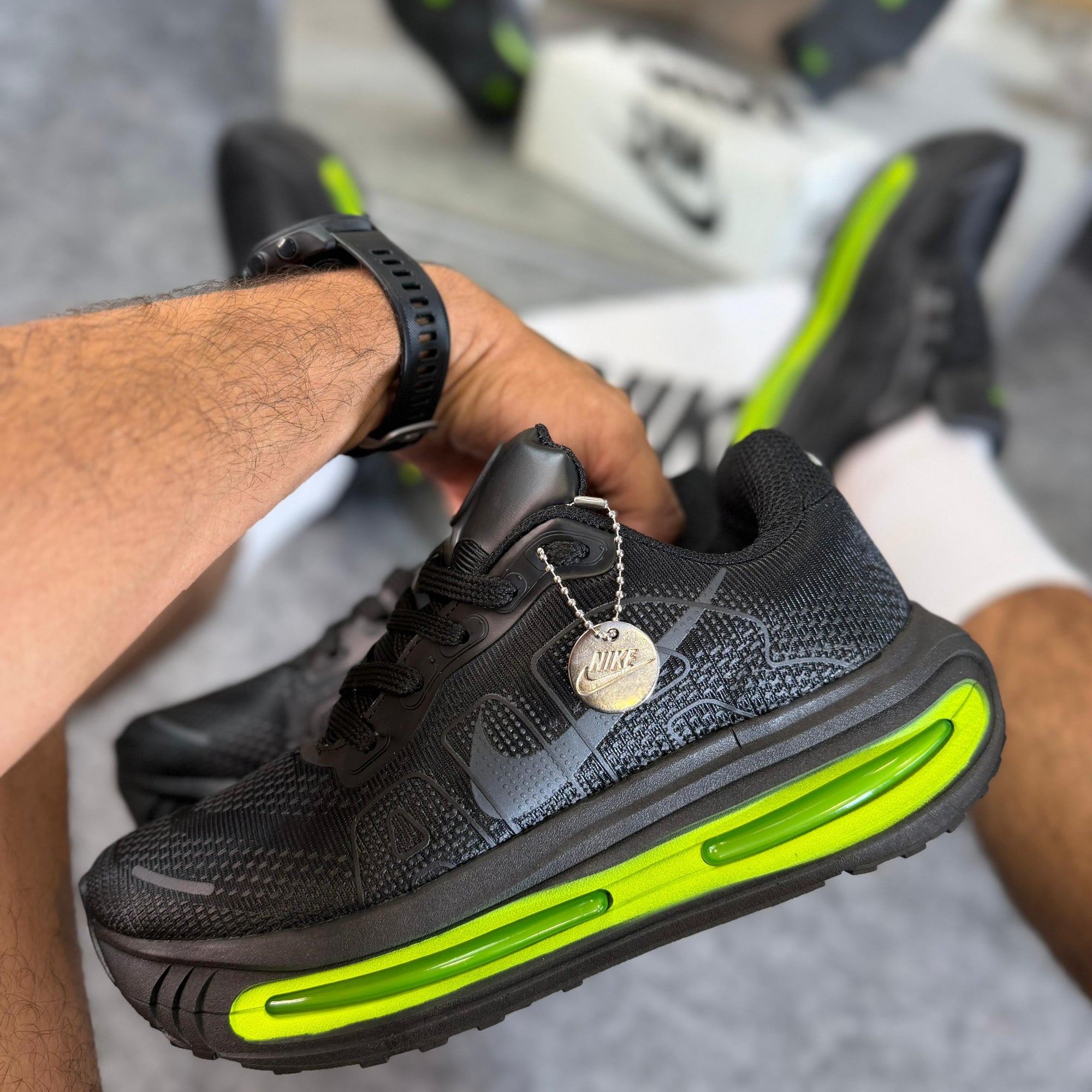 Air Vomero Premium – Preto/Verde Fluorescente