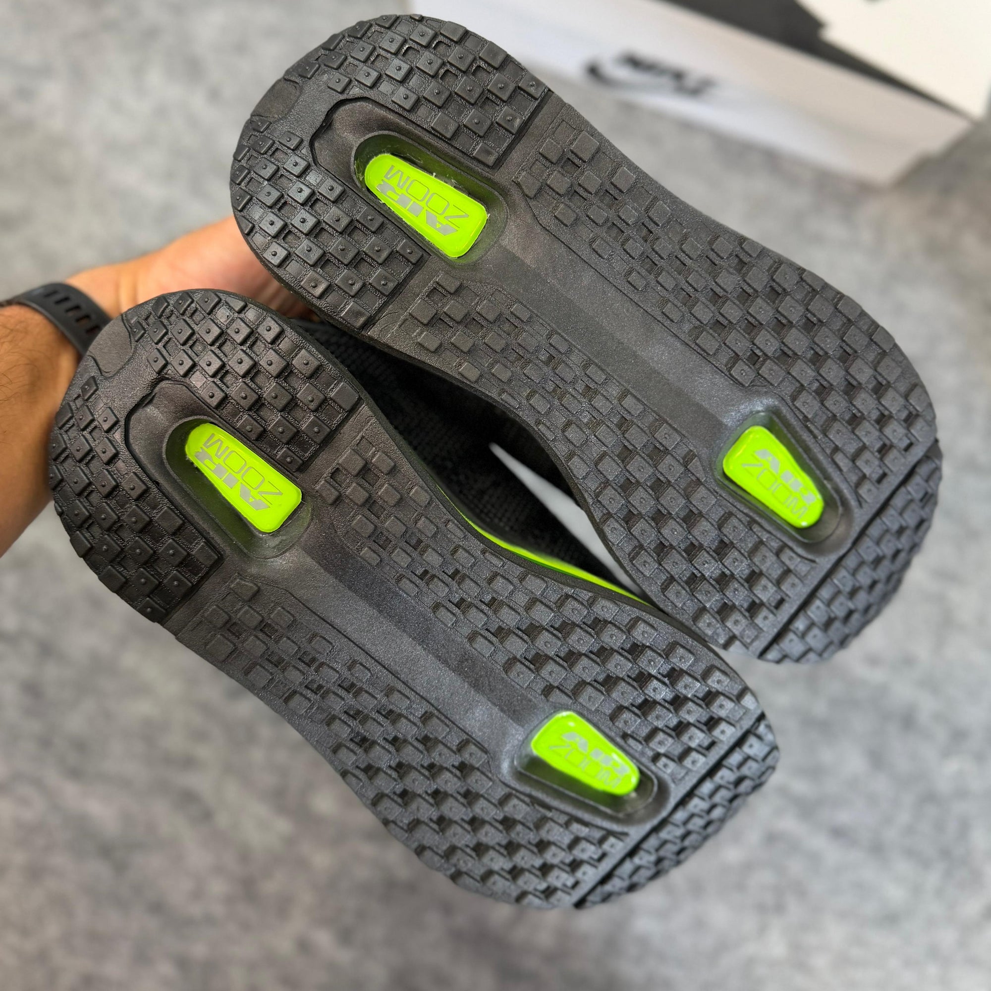 Air Vomero Premium – Preto/Verde Fluorescente