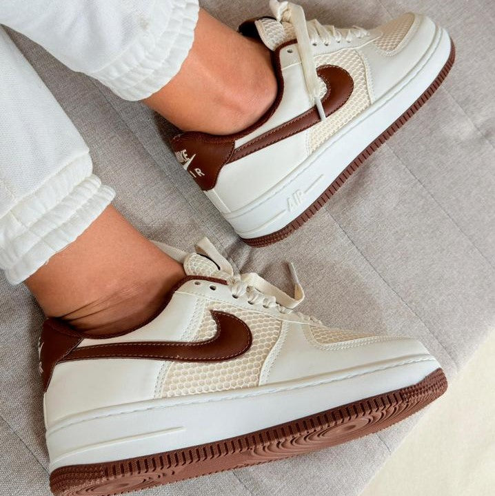 Nike Air Force 1 – Off/Castanho | Linha Luxo