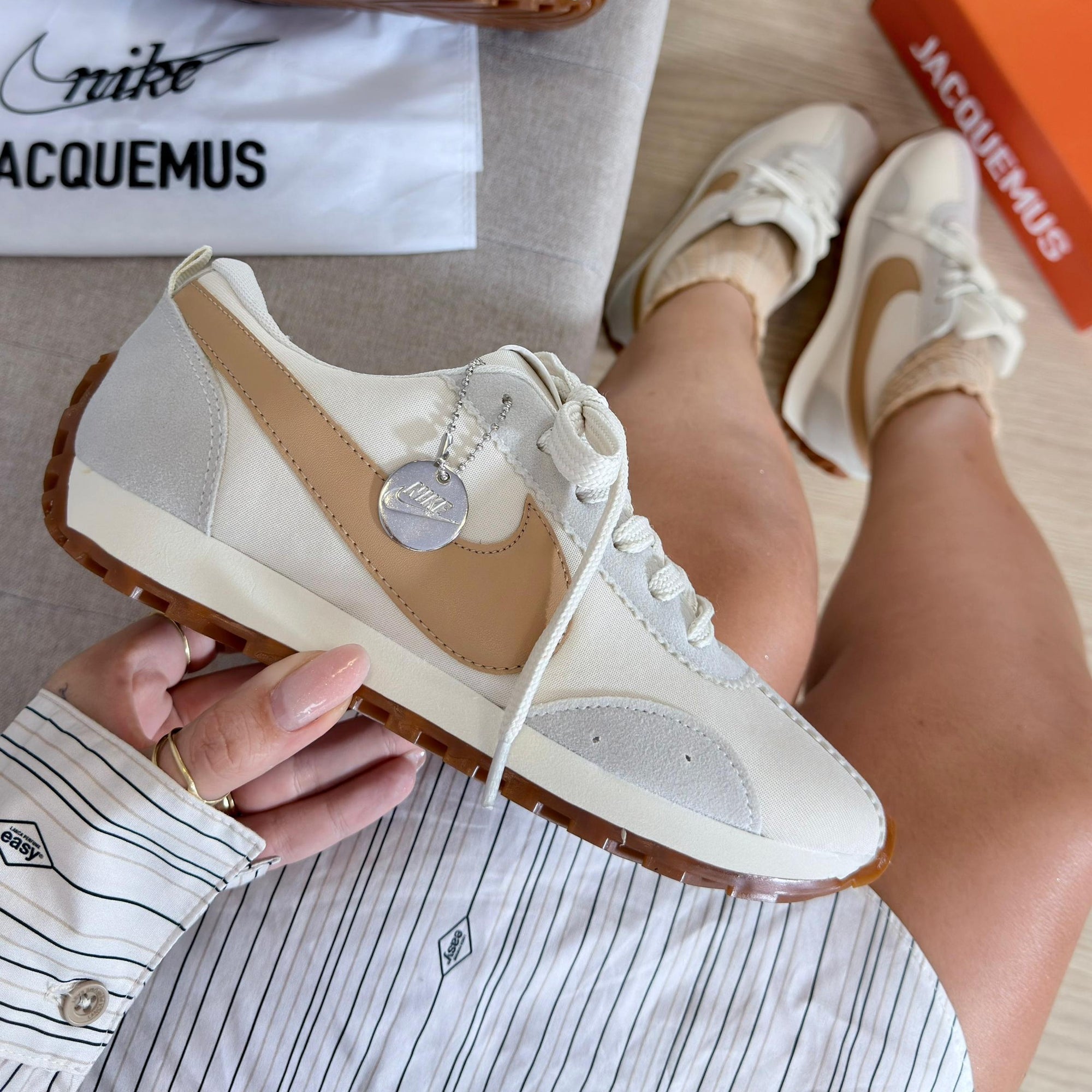 Nike x Jacquemus Alabaster – Off/Palha
