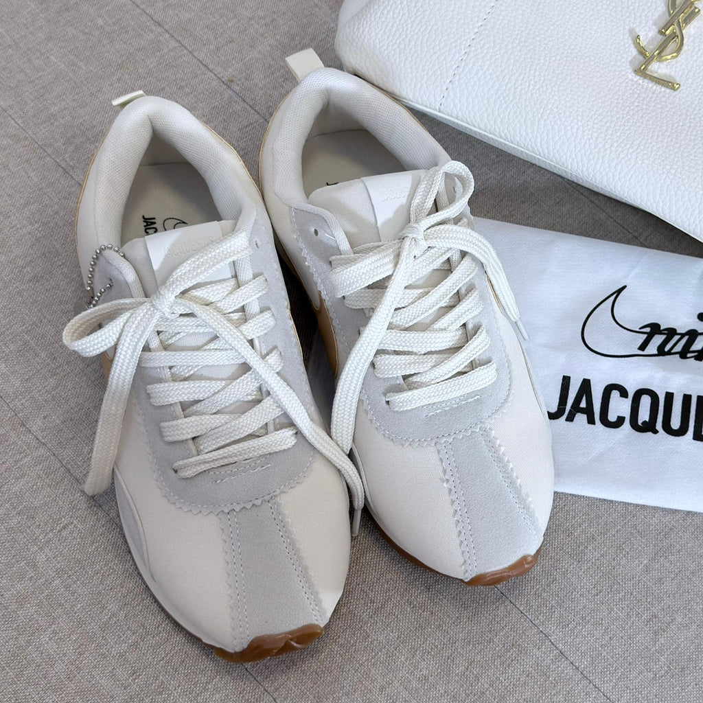 Nike x Jacquemus Alabaster – Off/Palha