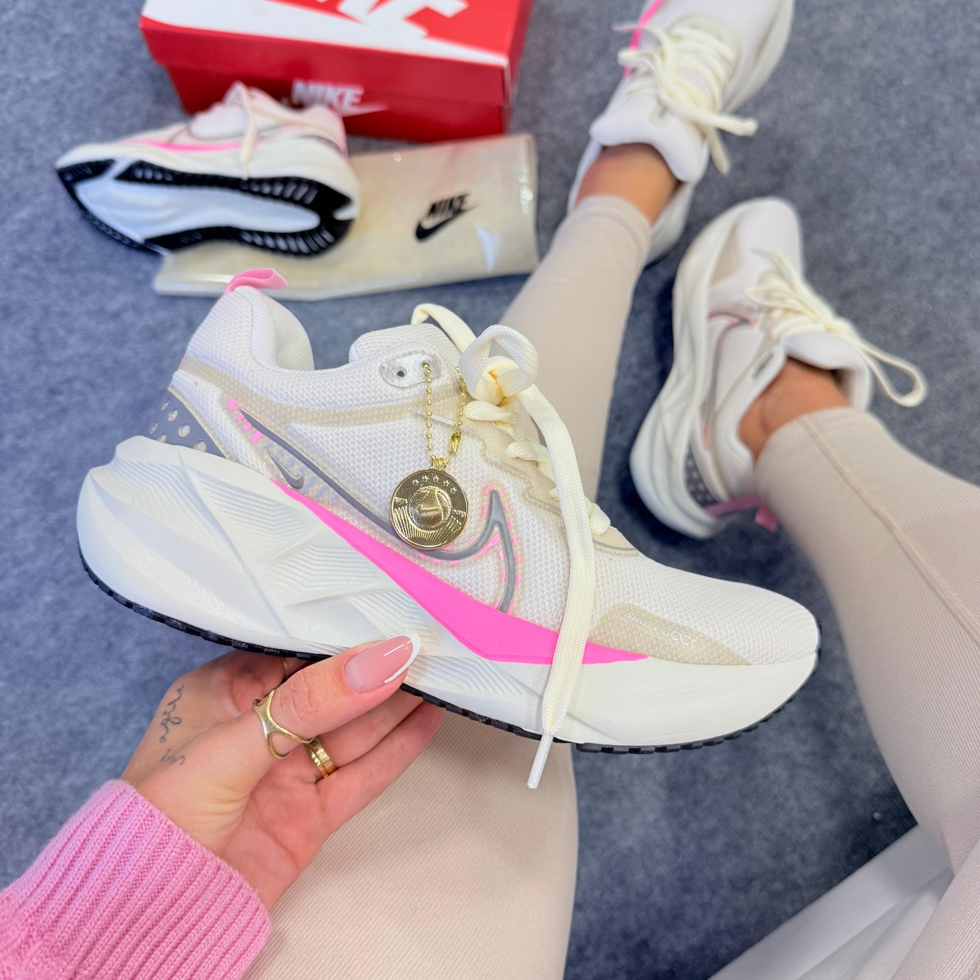 Nike Zoom React – Off/Rosa (Linha Luxo)