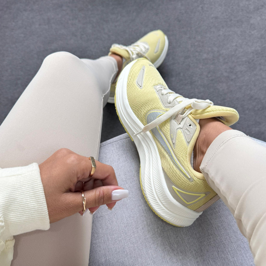 Tênis Nike Running EST 1972 Amarelo Manteiga