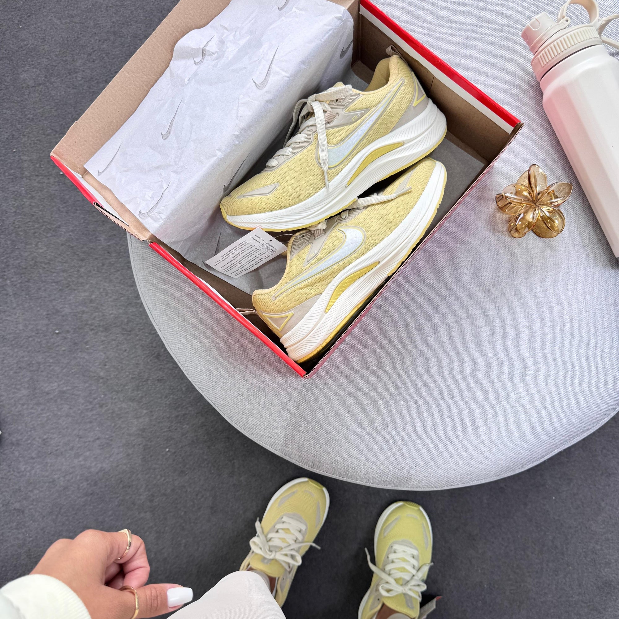 Tênis Nike Running EST 1972 Amarelo Manteiga