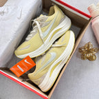Tênis Nike Running EST 1972 Amarelo Manteiga