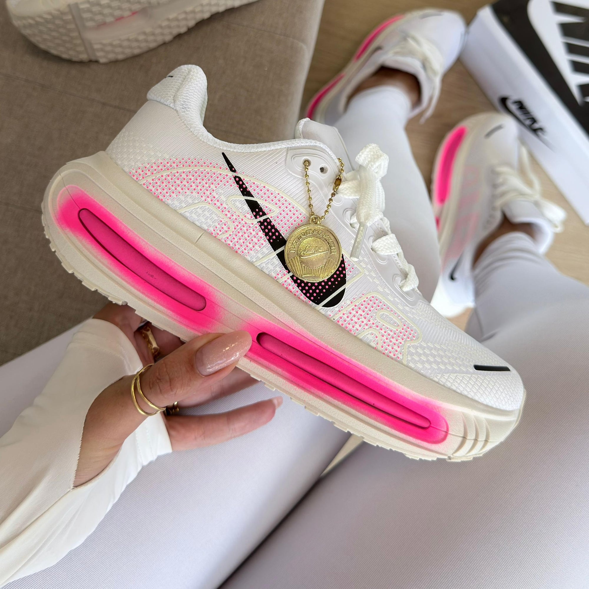 Tênis Nike Air Vomero Premium Branco/Pink