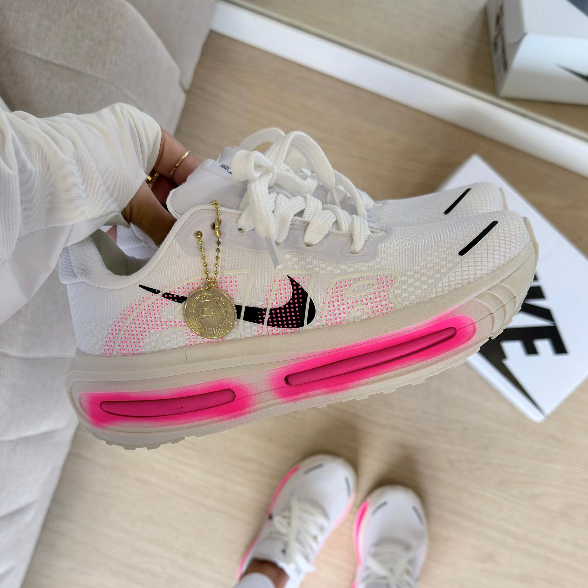 Tênis Nike Air Vomero Premium Branco/Pink
