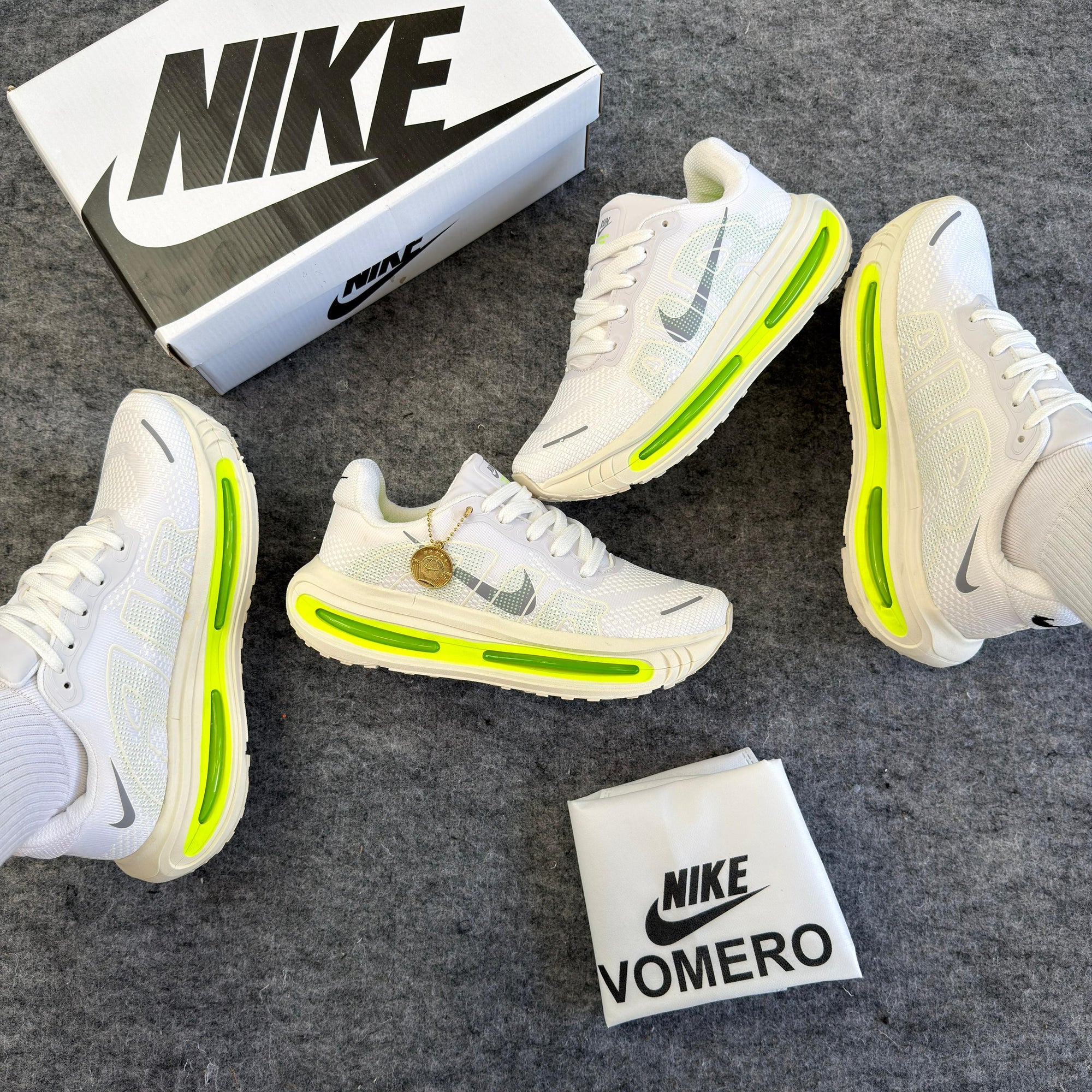Tênis Nike Air Vomero Premium Branco/Verde Flúor