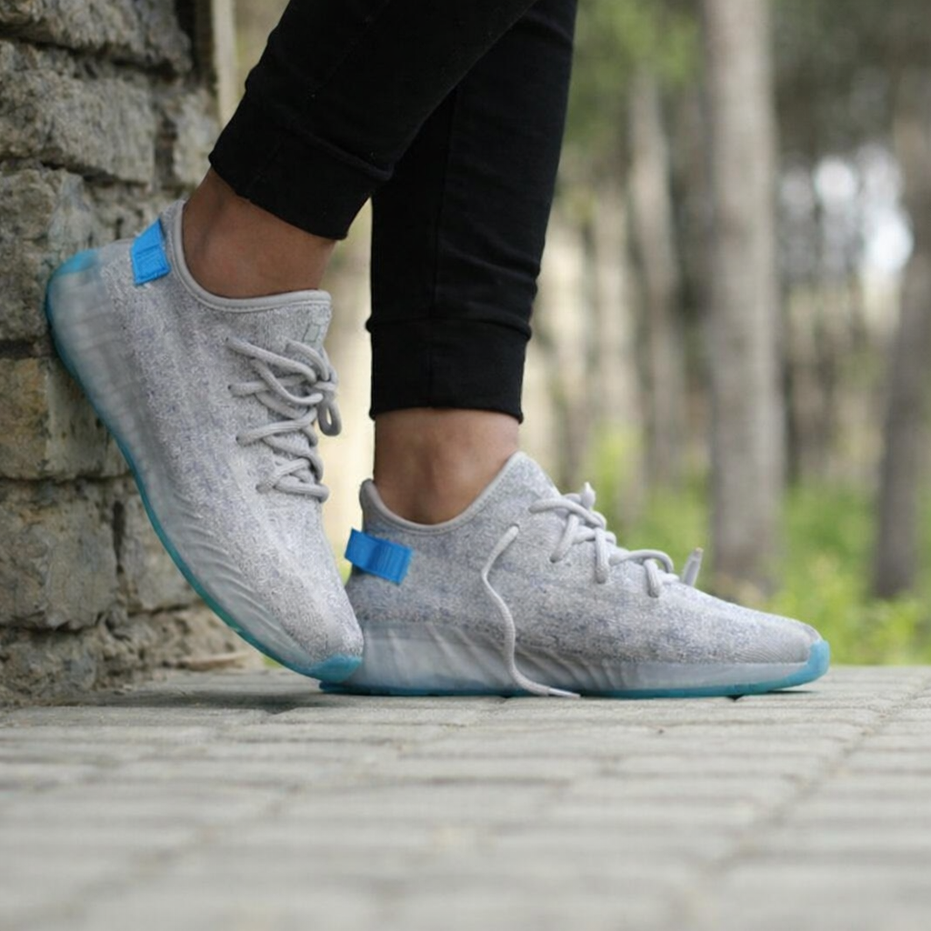 Tênis Yeezy Boost 350 - Mono Ice