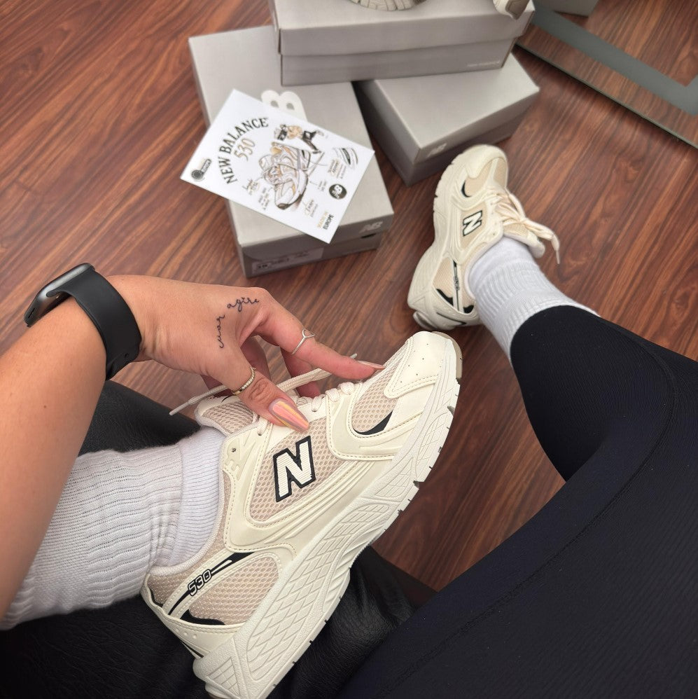 Tênis New Balance 530 Turbo – Bege/Preto