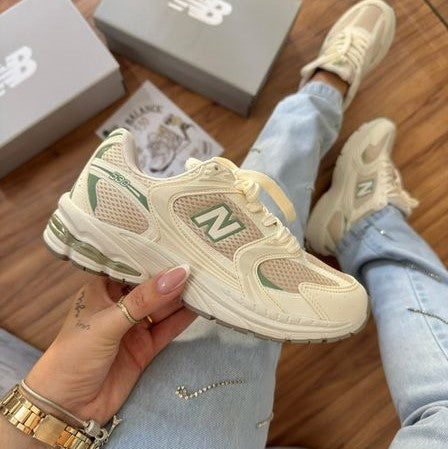 Tênis New Balance 530 Turbo – Bege/Verde
