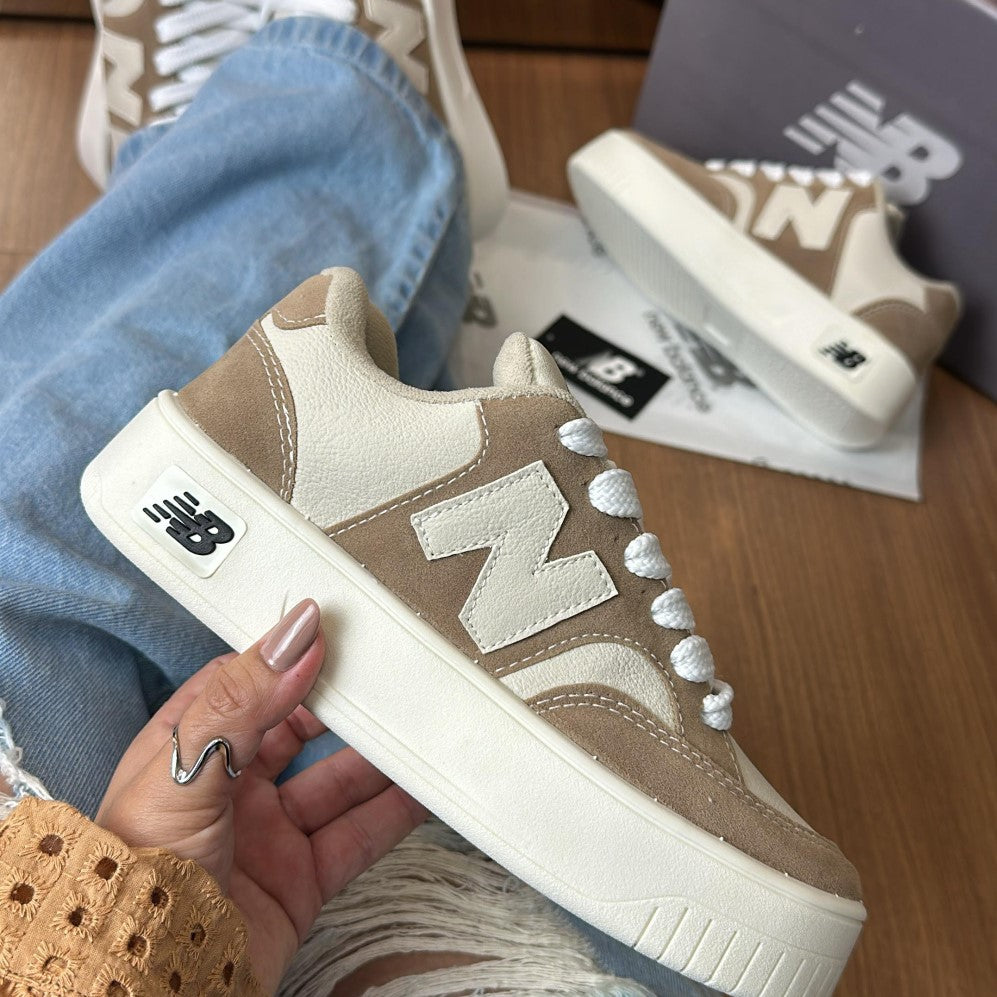Tênis New Balance CT303 – Bege/Branco
