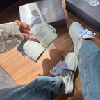 Tênis New Balance CT303 – Branco/Ouro 🤍✨